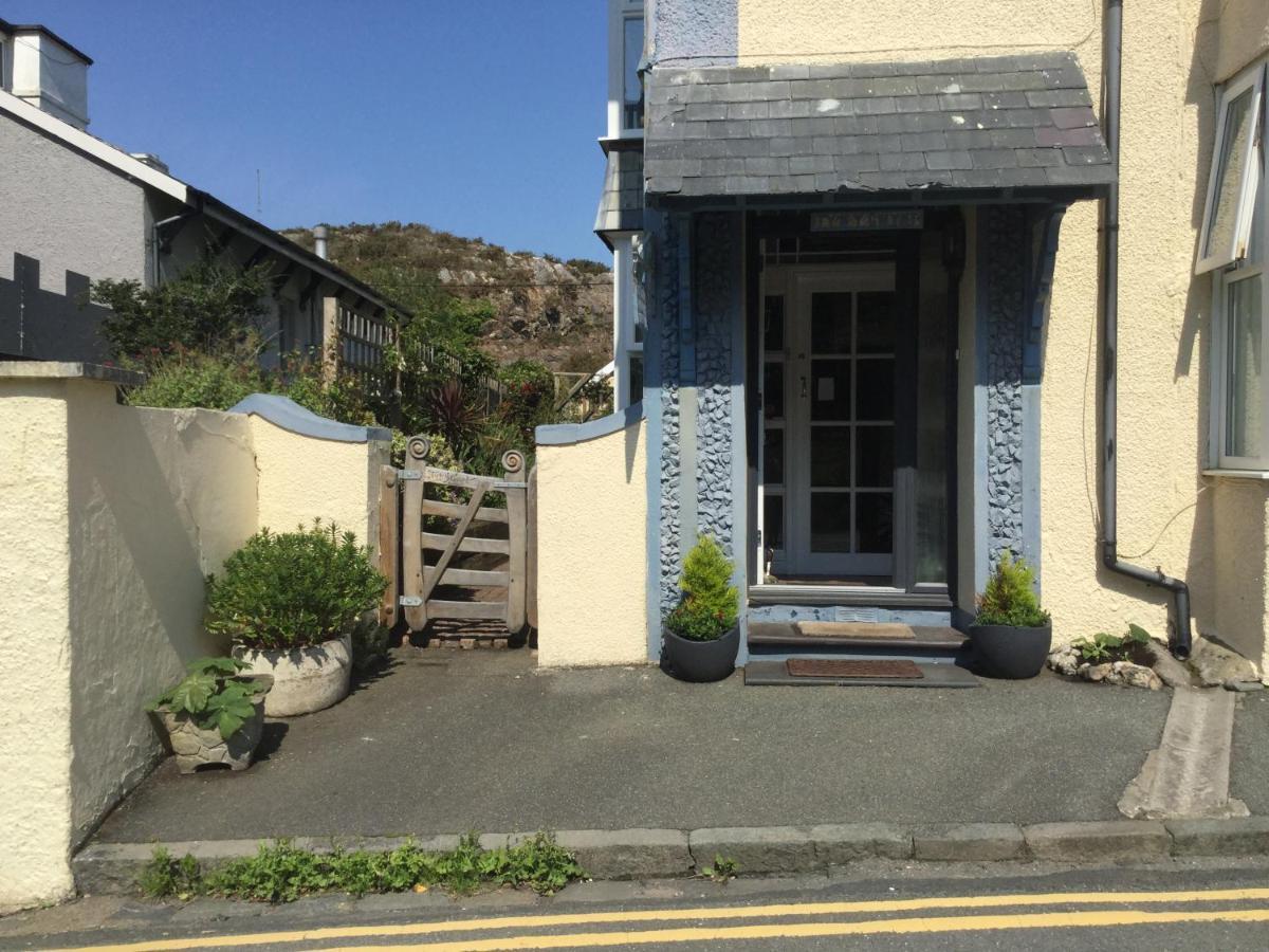 Ty'N Y Gwynt Apartment Criccieth Exterior photo